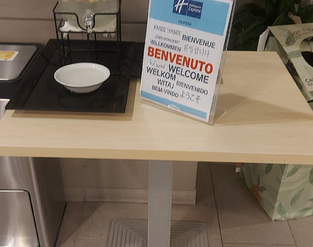 帕尔马快捷假日酒店主图