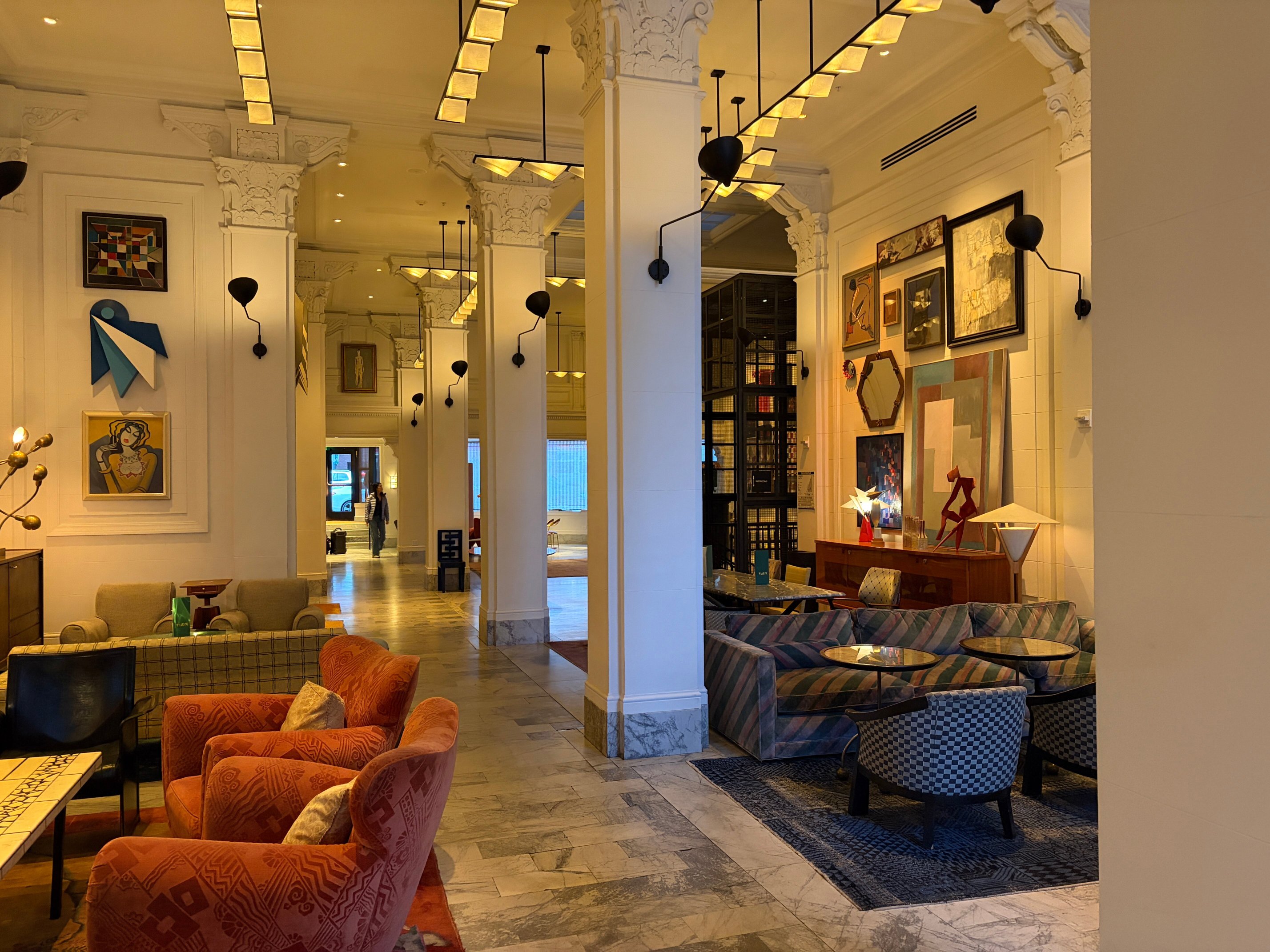 雷诺阿酒店-官方