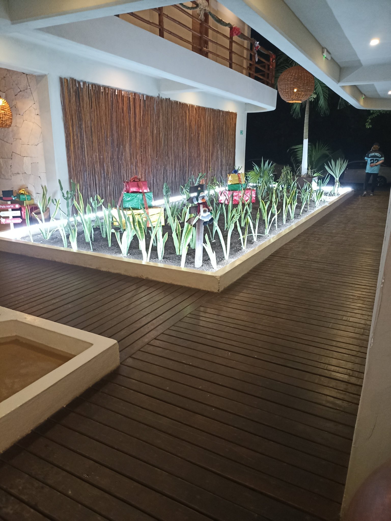 Noah Beach Hotel & Suites-官方