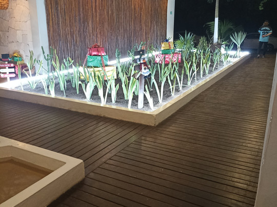 Noah Beach Hotel & Suites主图