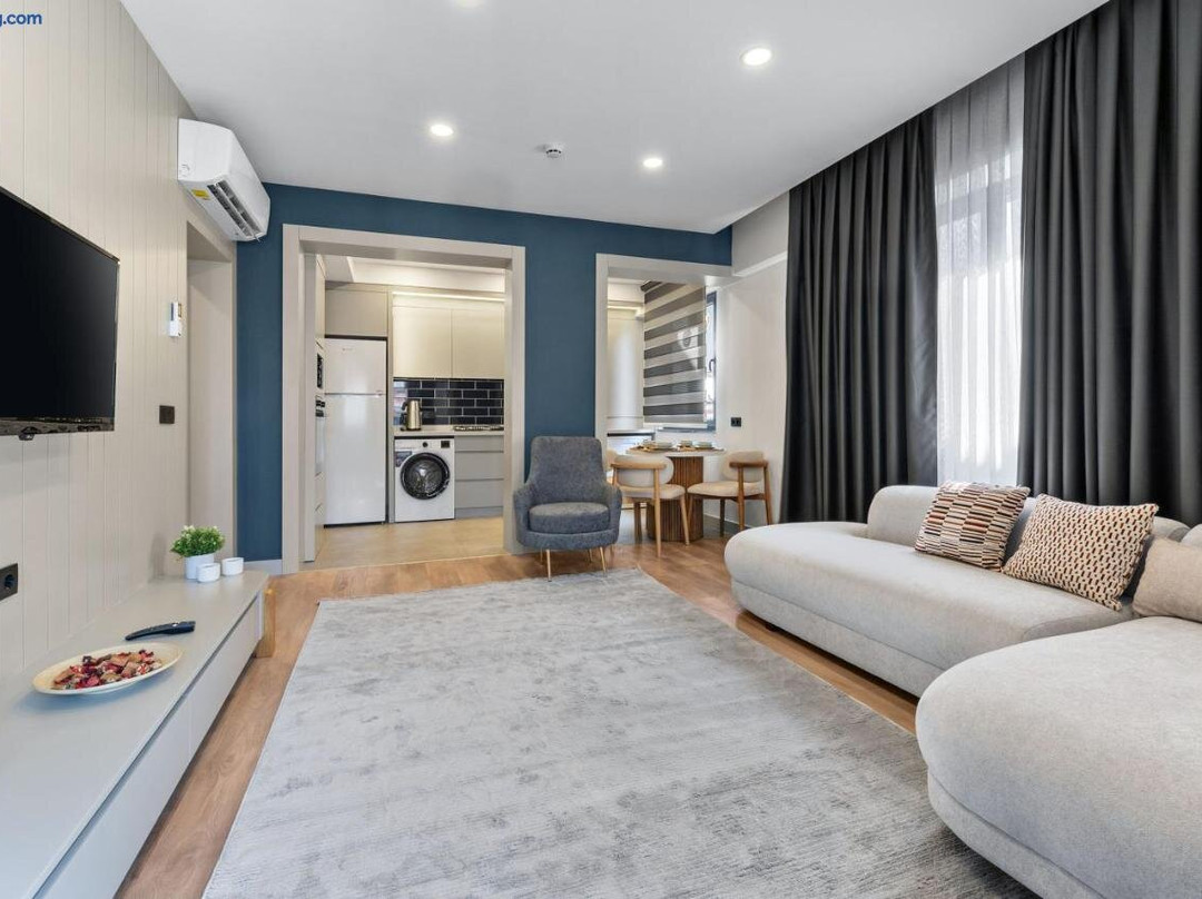 Zeluxe Suite Hotel