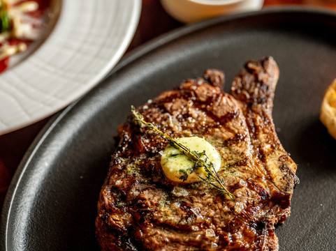 The Moon Steakhouse & Piano Bar主图