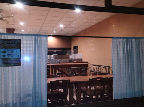 La famiglia - Pizza e kebab d'asporto