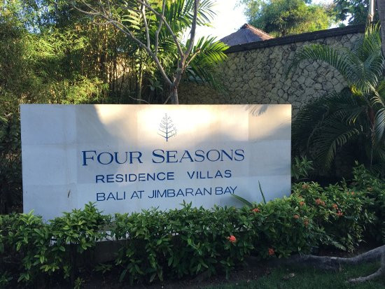 巴厘岛金巴兰湾四季度假村酒店主图