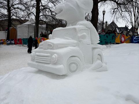 考特里尔酒店主图