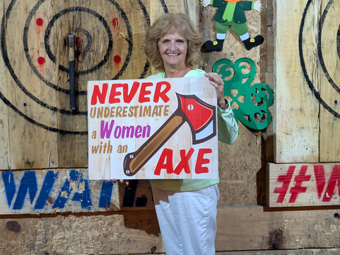 Hatchet Hangout - Axe Throwing St Pete-圣彼德斯堡必去景点