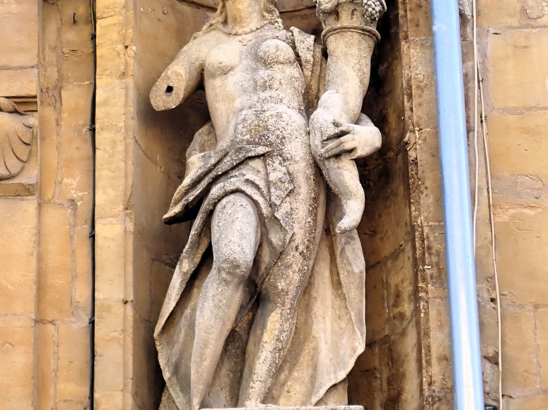 Statues de la Rue de la République-沙勒维尔梅济耶尔必去景点