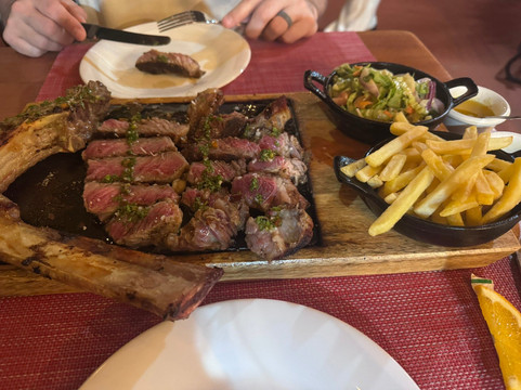 MARY´S BBQ - La Fortuna Lounge & Grill