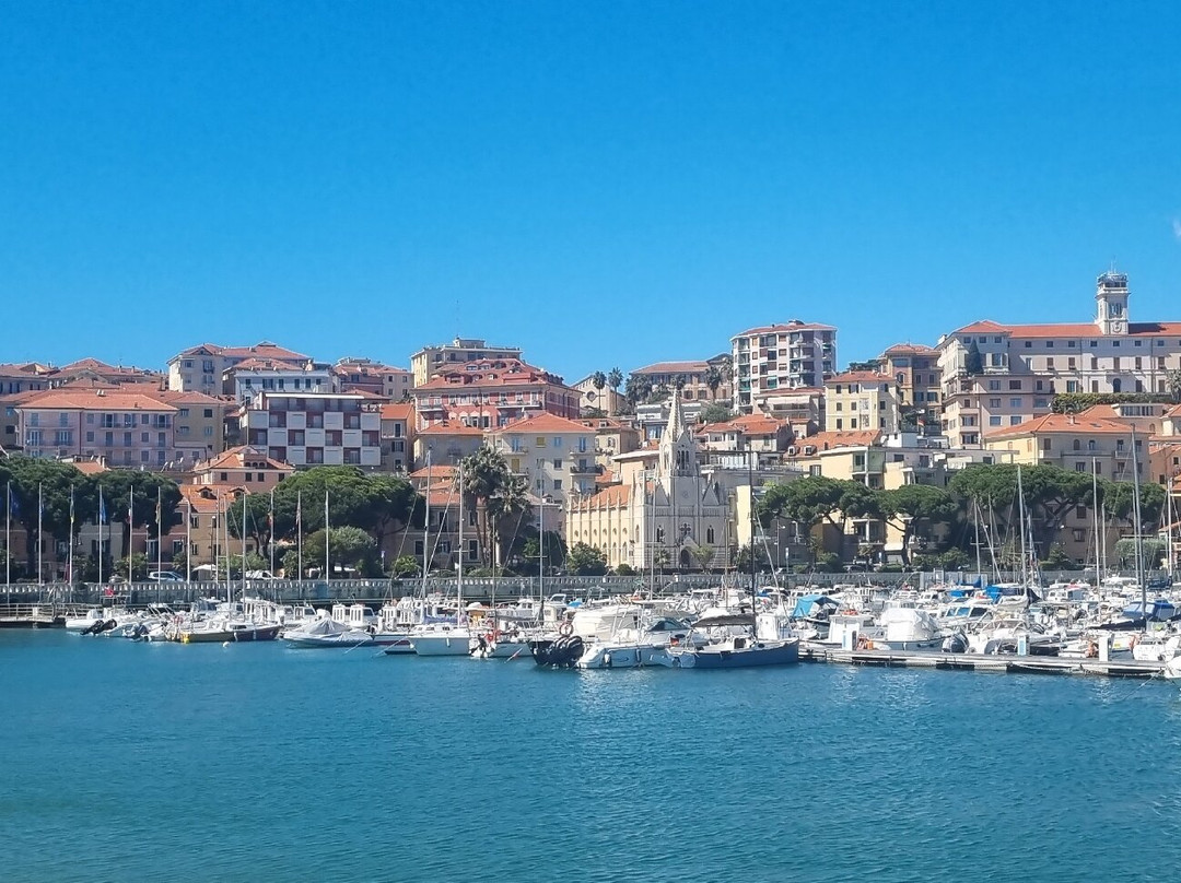 Lungomare cristoforo colombo-因佩里亚必去景点