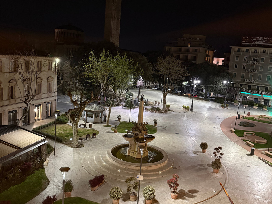 洛坎达马乔雷广场大酒店主图