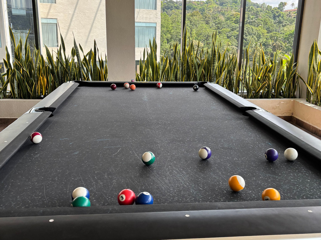 金皇冠酒店主图