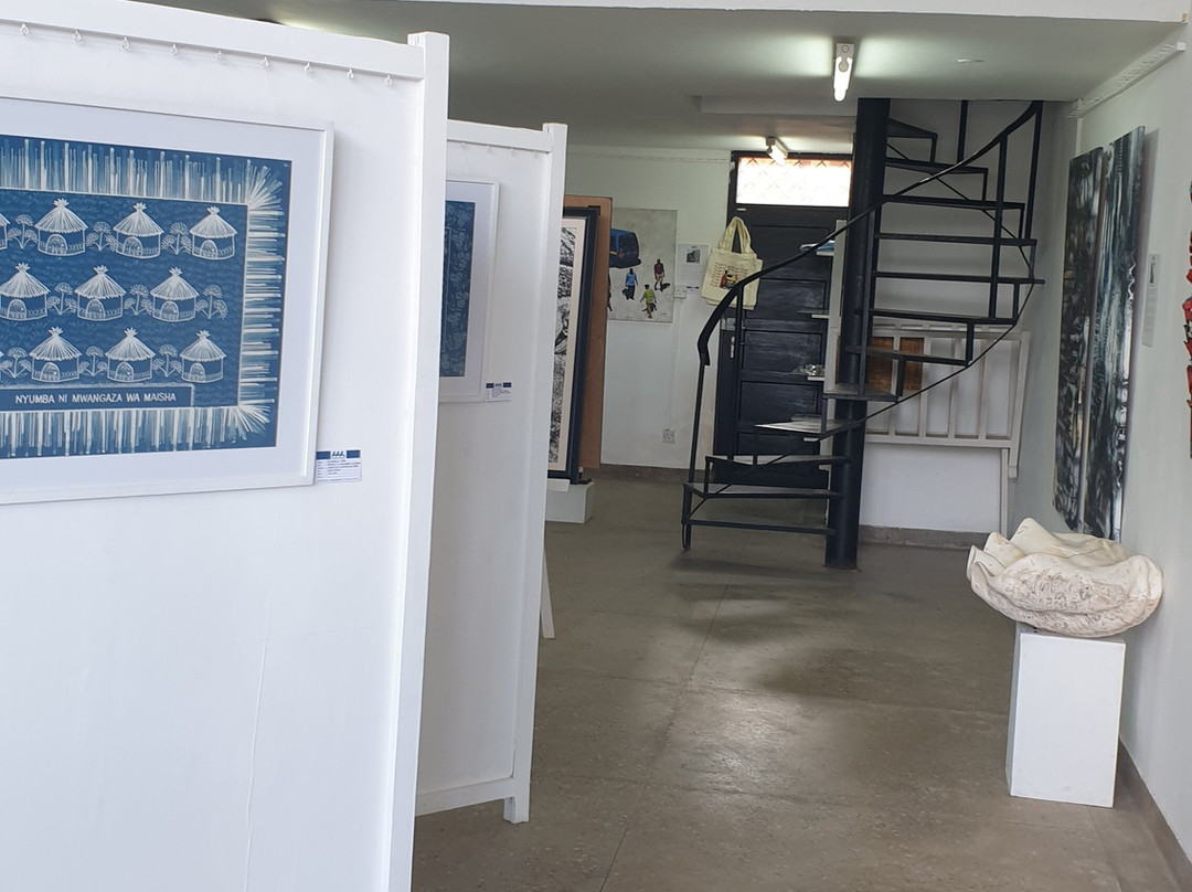 Almasi Art Agency-迪亚尼必去景点