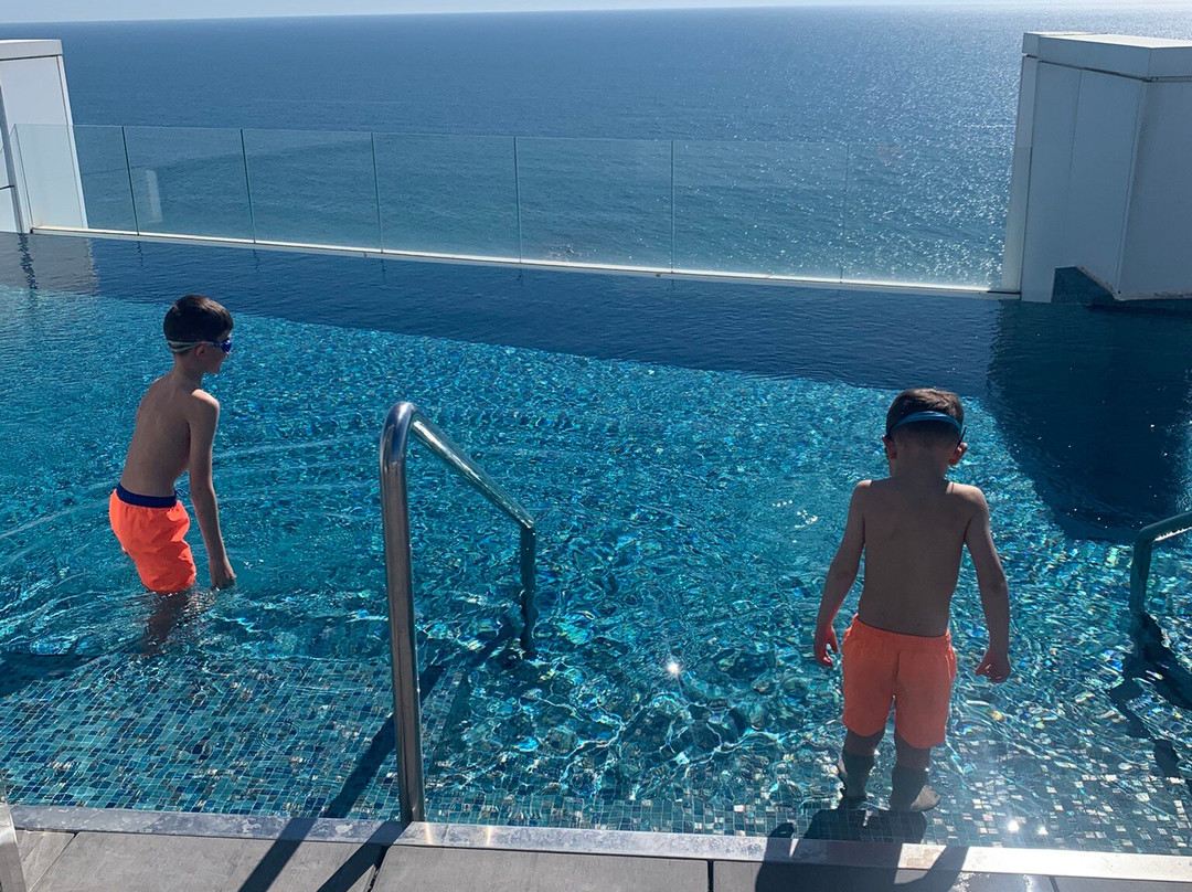 巴达洛纳海滨酒店主图