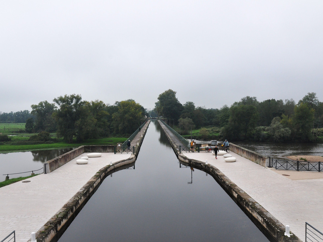 Canal bridge over the Loire-Digoin必去景点