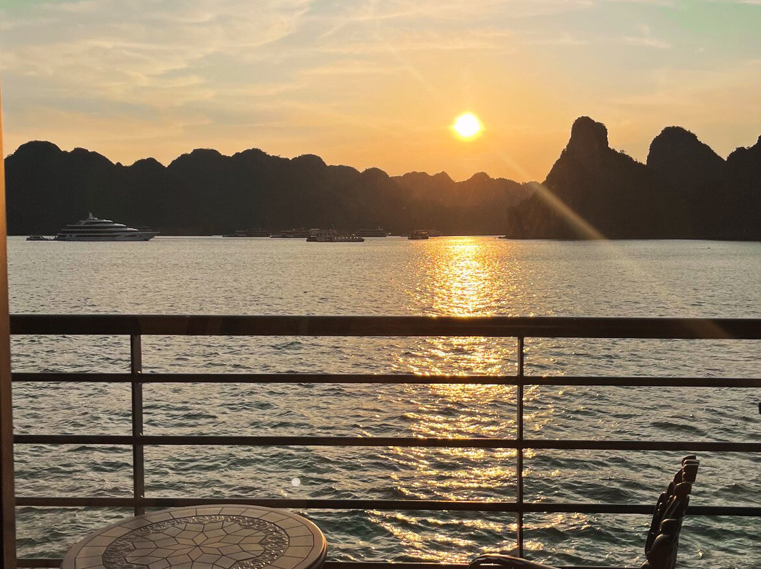 Diana Cruise-Ha Long City必去景点