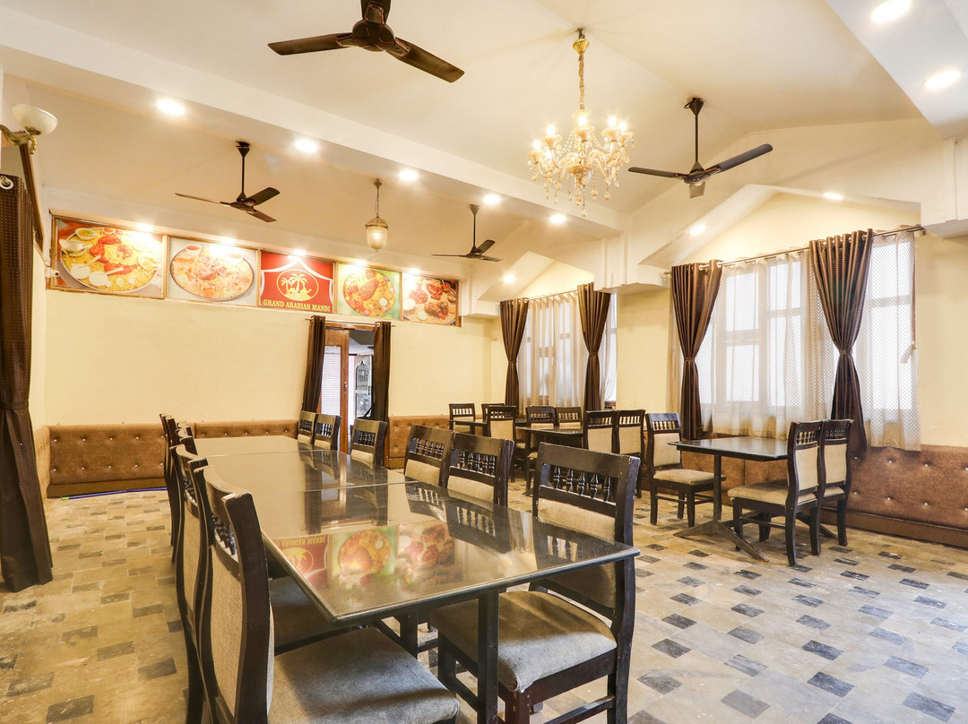 OYO Grand Hotel And Lodge