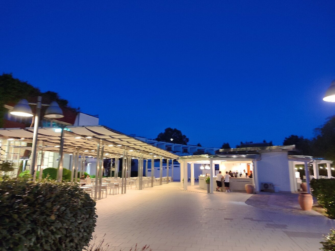 伊思拉保留地-卡拉内4星级酒店主图