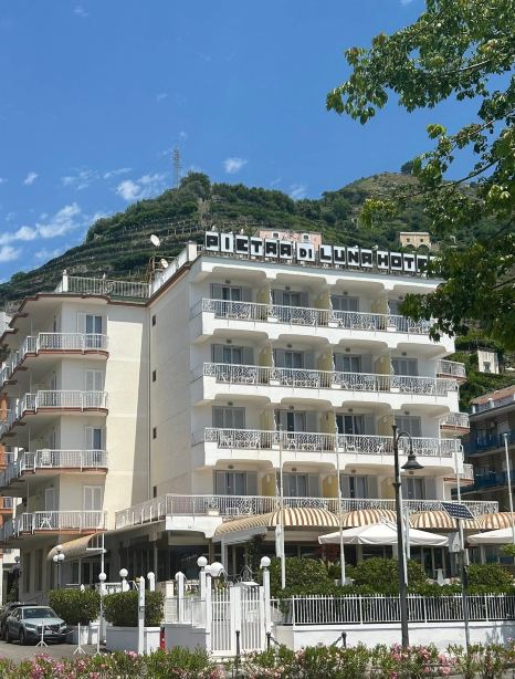 彼得拉迪卢纳酒店-旅行者