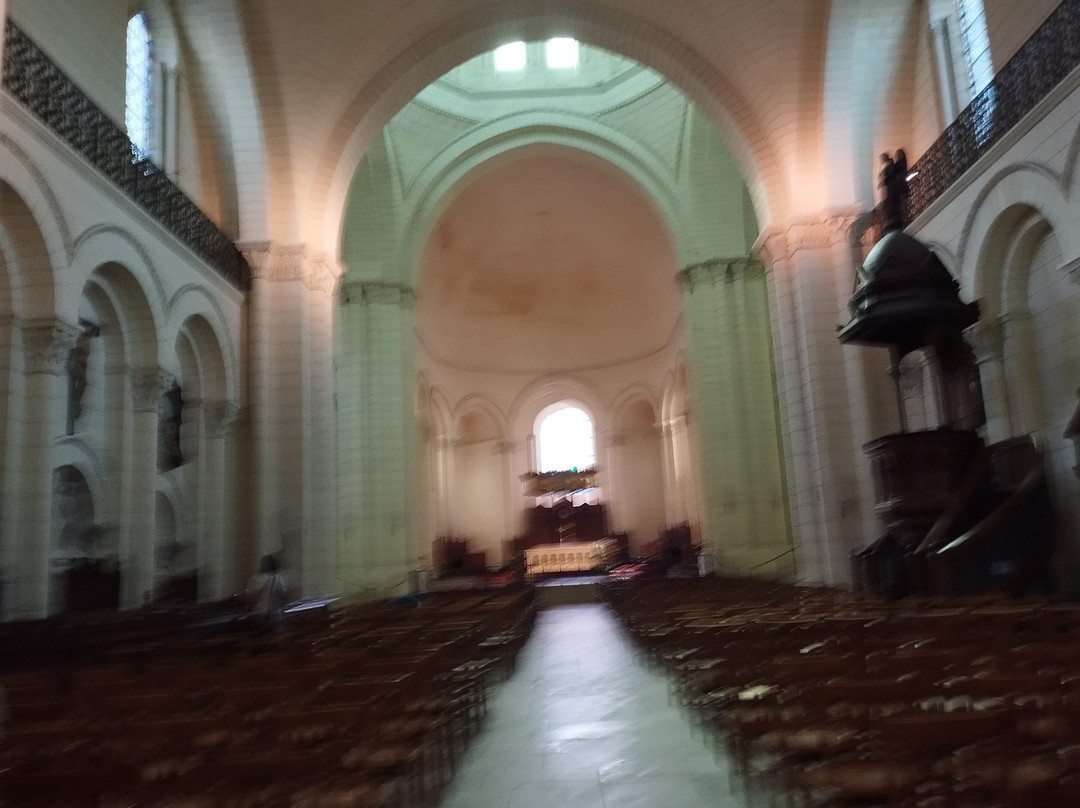 Cathédrale Saint-Pierre-安古兰必去景点