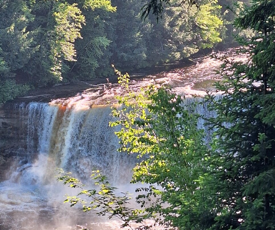Tahquamenon Falls State Park-Paradise必去景点