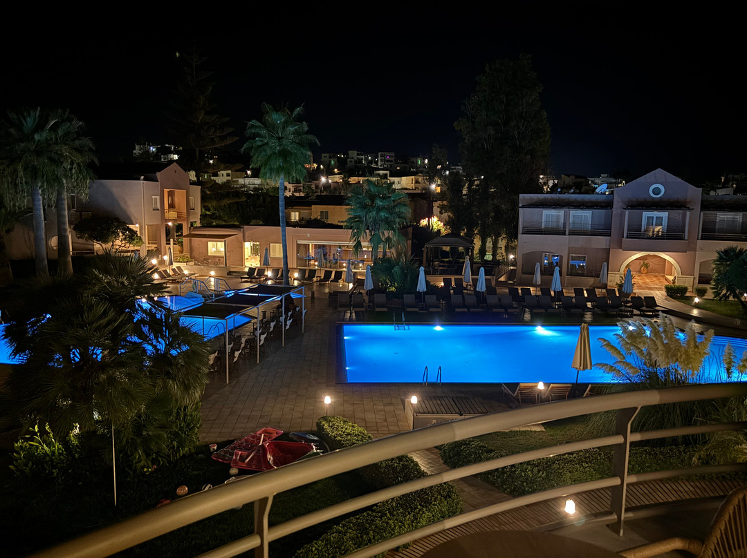 Triton Apartments主图