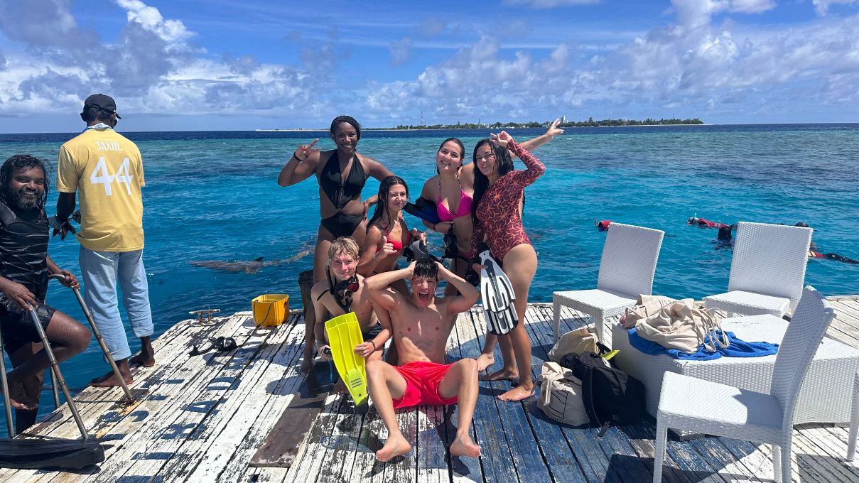 Hudhuvelimaldives-旅行者