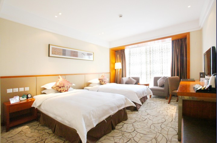 成都凤凰湖天泉酒店（青白江万达广场店）主图