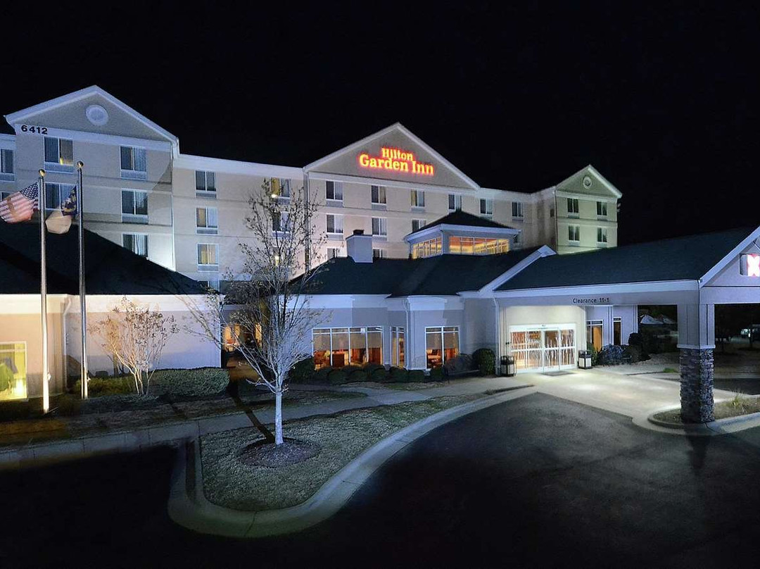 拉雷三角镇中心希尔顿花园酒店主图