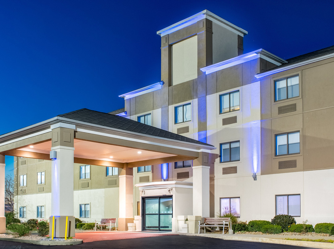 Holiday Inn Express Howe (Sturgis MI) by IHG主图