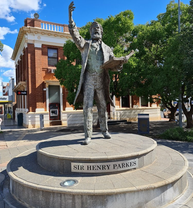 Sir Henry Parkes Statue景点图片