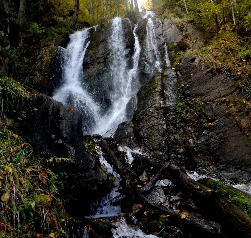 Keyvu  Waterfall景点图片