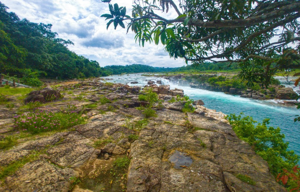 Panimur Waterfalls景点图片