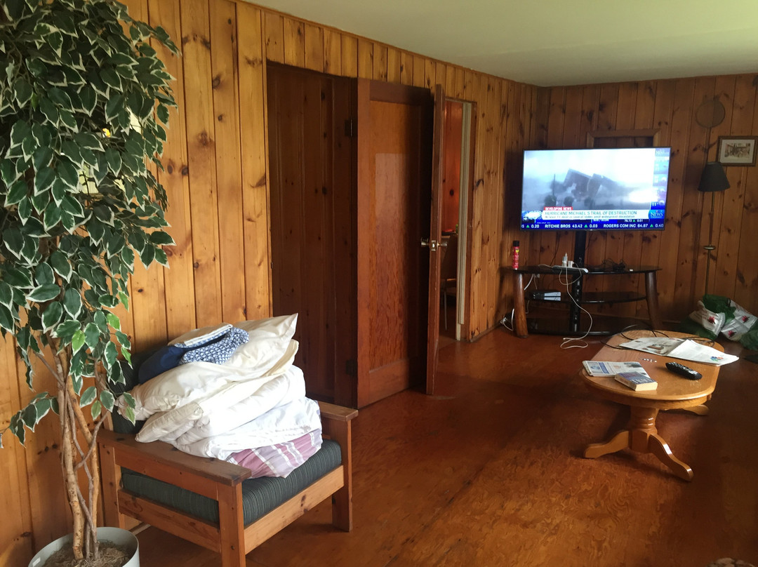 Pigeon Lake Resort主图