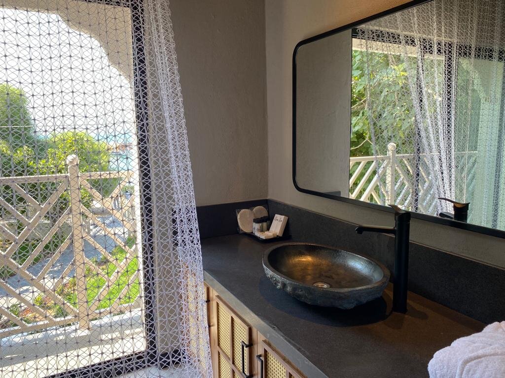 Icon Beach Suites Hotel-浴室