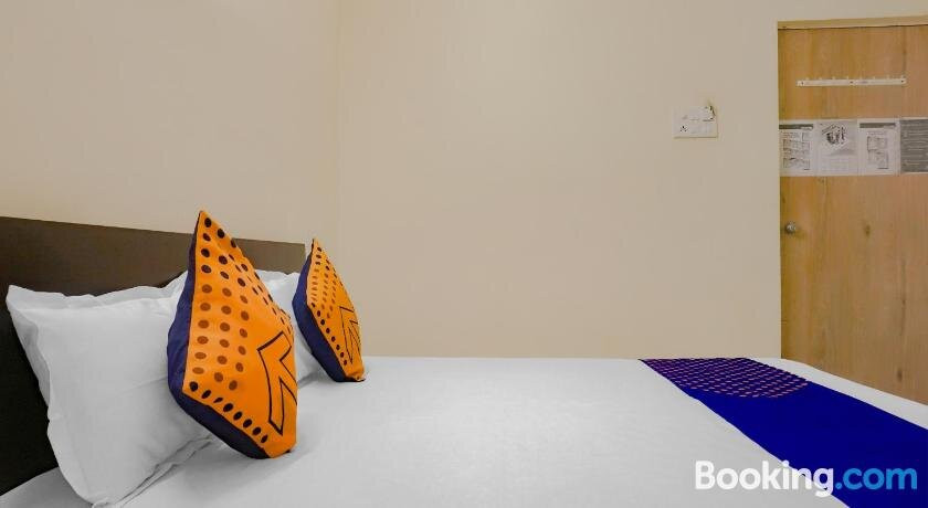 SPOT ON 78765 Hotel Royal