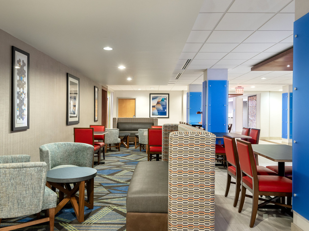 智选假日套房酒店代弗尼- MALBIS主图