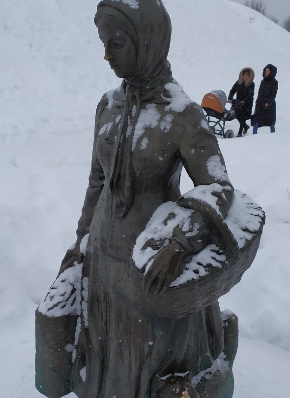 Sculptures on the Kropotkin street景点图片