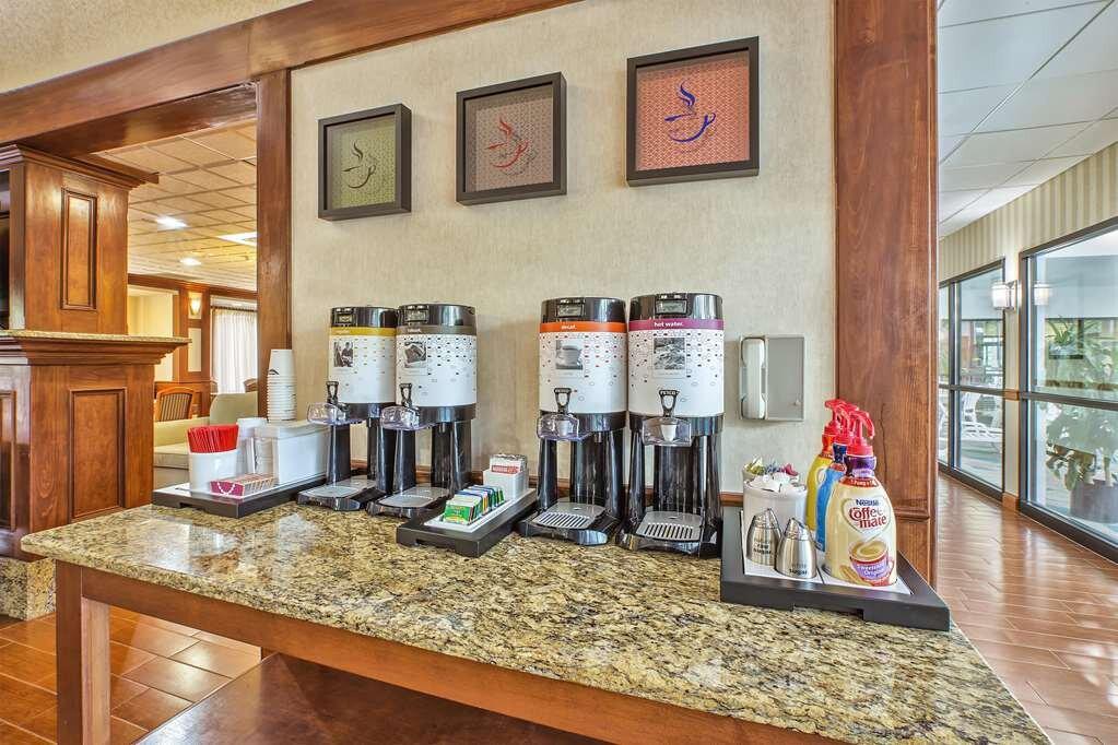 Hampton Inn Detroit/Belleville-Airport Area主图