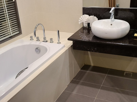 下龙湾皇宫酒店主图