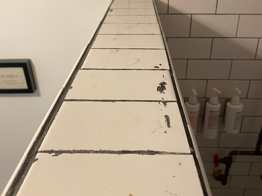 The Arnold House主图