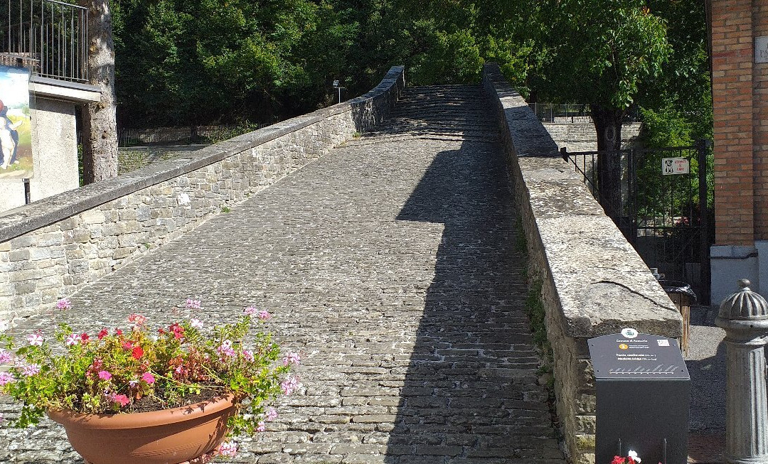 Ponte Medievale-Apecchio必去景点