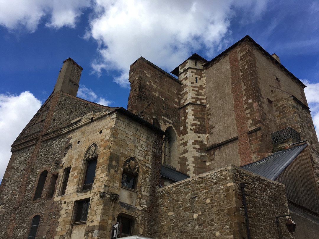 La Mal Coiffée - Château des Ducs de Bourbon-穆兰必去景点