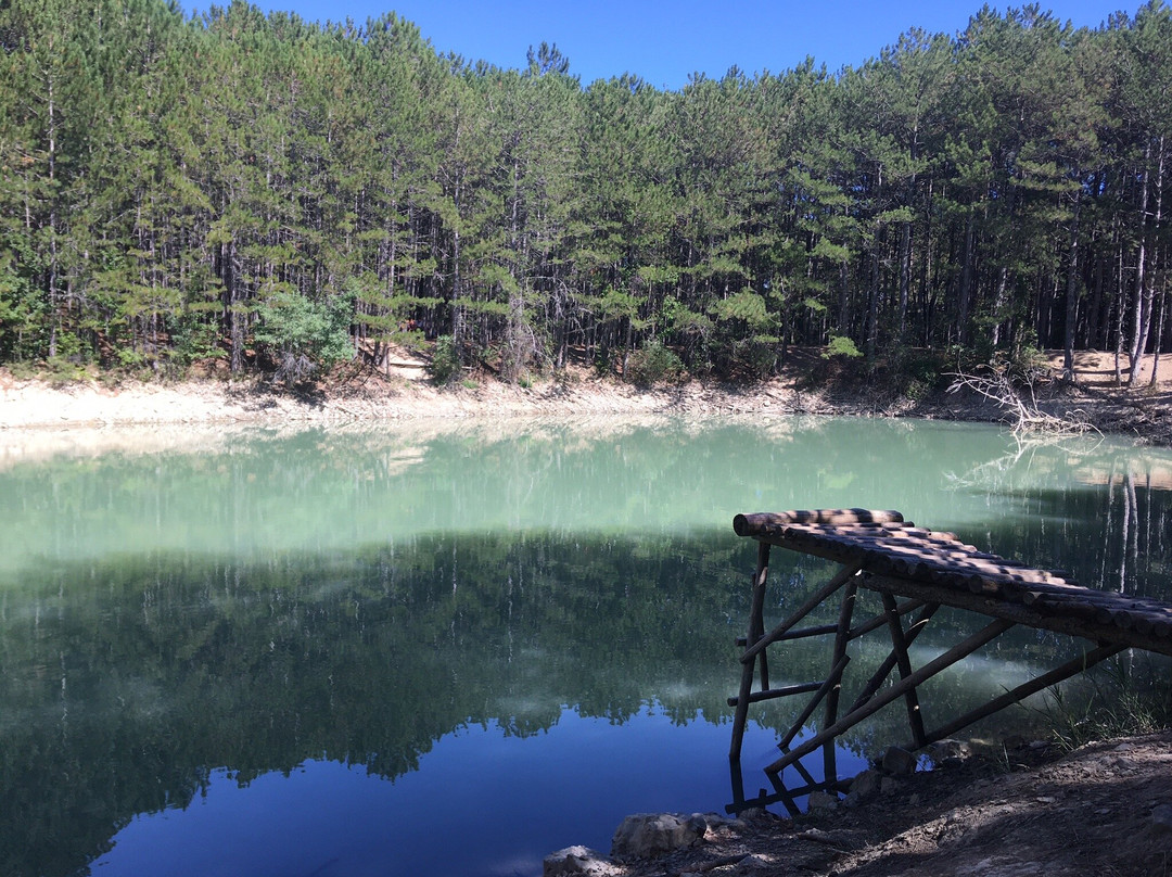 Biryuzovoye Lake景点图片