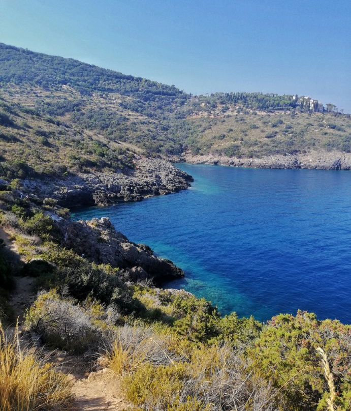 Cala La Cacciarella景点图片