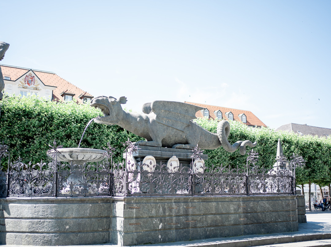 Lindwurmbrunnen景点图片