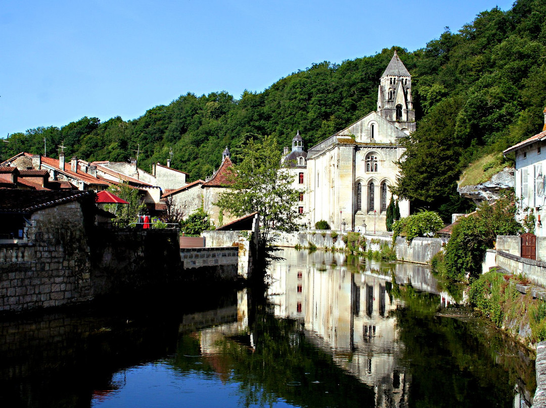 Abbatiale Saint-Pierre-Brantome en Perigord City必去景点