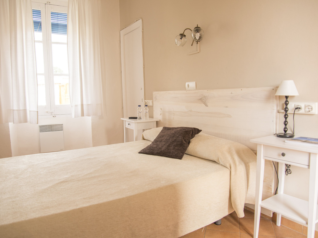 Llofriu酒店住宿-Hostal l'Estrella