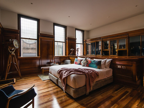 奥德酒店的老克莱尔酒店主图