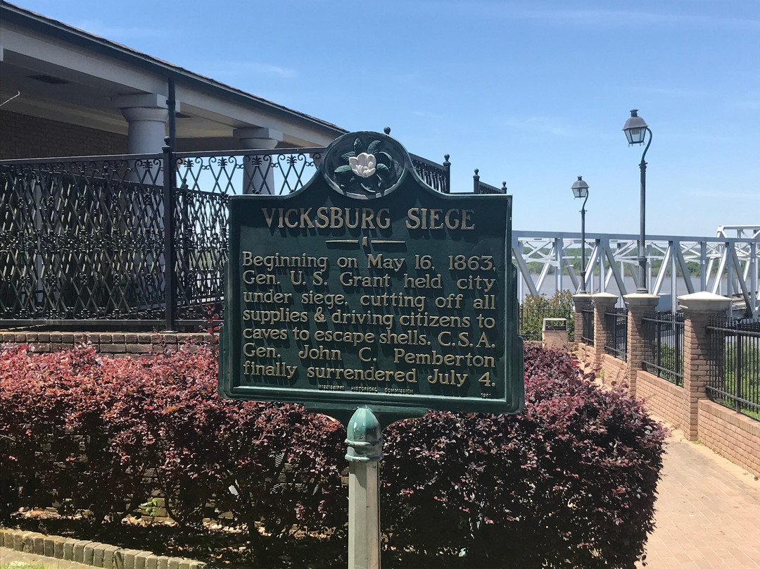 Vicksburg Bridge景点图片