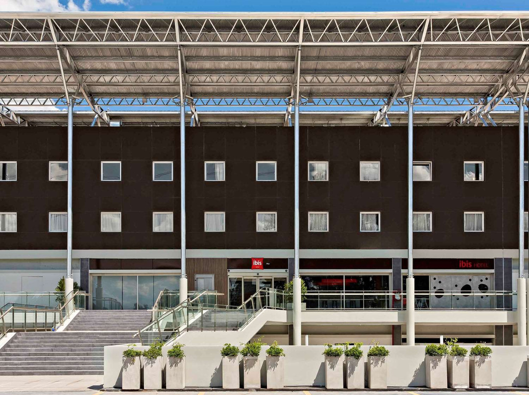 宜必思皮拉尔酒店主图